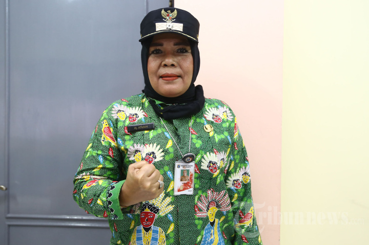 Lurah Kebayoran Lama Utara Atmah