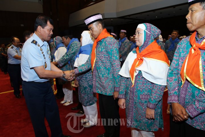Mabes TNI Berangkatkan 172 Jamaah Calon Haji