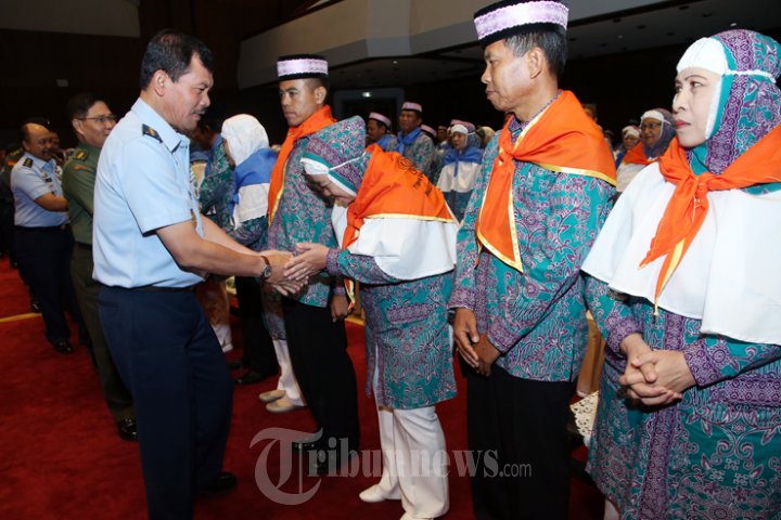 Mabes TNI Berangkatkan 172 Jamaah Calon Haji