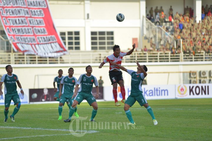 Madura United vs PS TNI Imbang di Piala Gubernur Kaltim 2016
