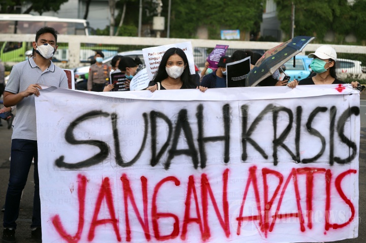 Mahasiswa Berunjuk Rasa Desak DPR Sahkan RUU PKS