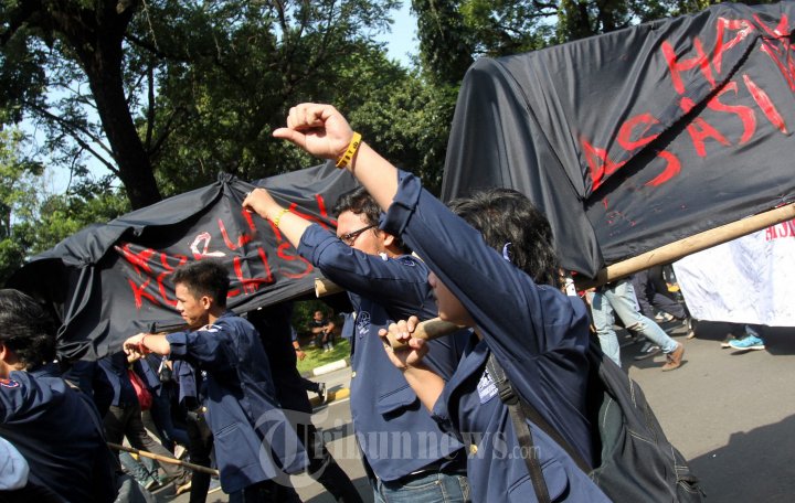 Mahasiswa Demo Peringati Tragedi Trisakti
