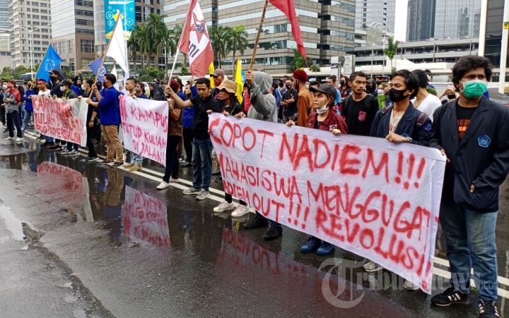 Mahasiswa Demo Tuntut Kebijakan Pembayaran Uang Kuliah