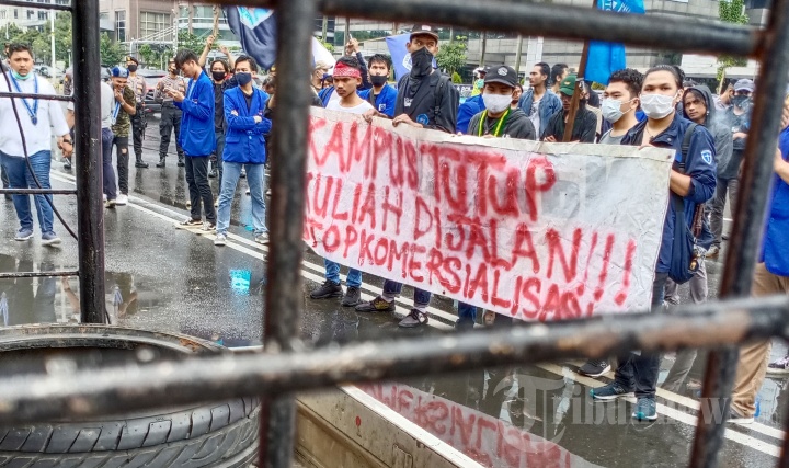 Mahasiswa Demo Tuntut Kebijakan Pembayaran Uang Kuliah