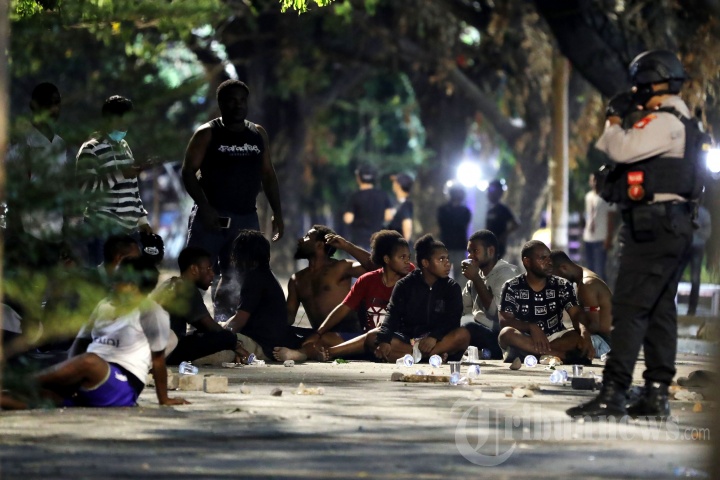 MAHASISWA DI ASRAMA PAPUA BENTROK DENGAN WARGA MAKASSAR