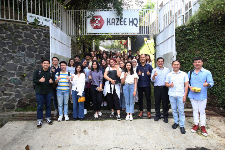 Mahasiswa SMU dan SBM ITB Kunjungi Kantor PT Kazee Digital Indonesia