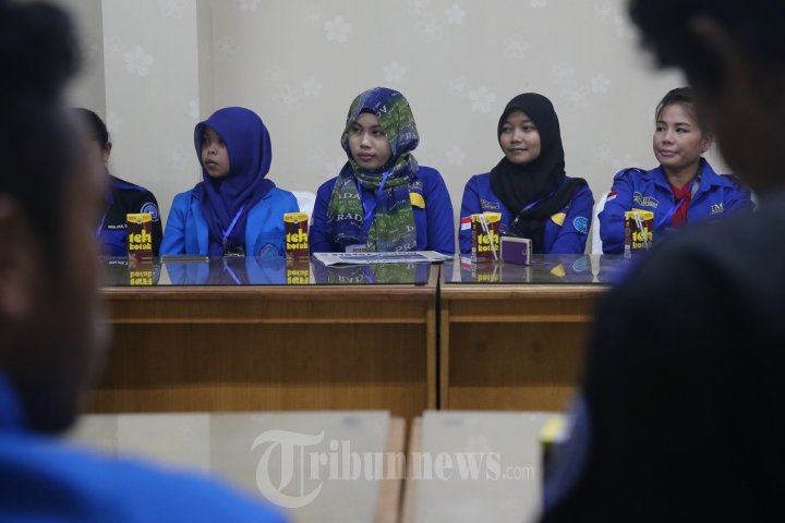 Mahasiswa Unisat Makassar Kunjungi Tribun Timur