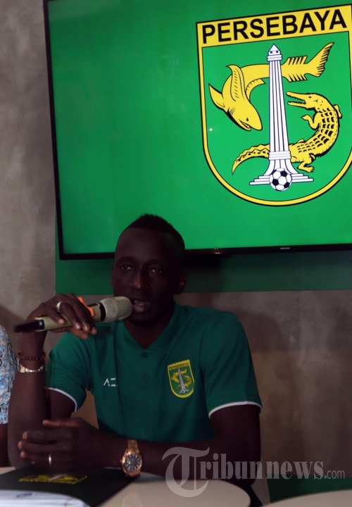 Makan Konate Resmi Berbaju Persebaya Surabaya