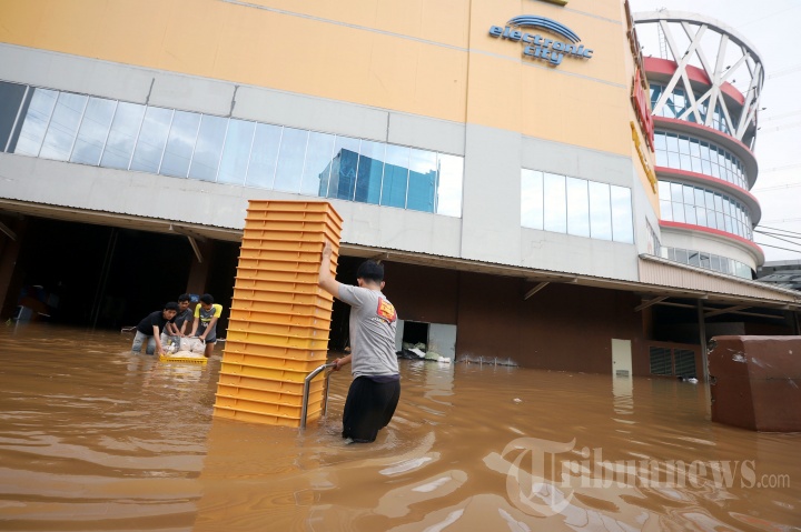 Mal Cipinang Indah Terendam Banjir