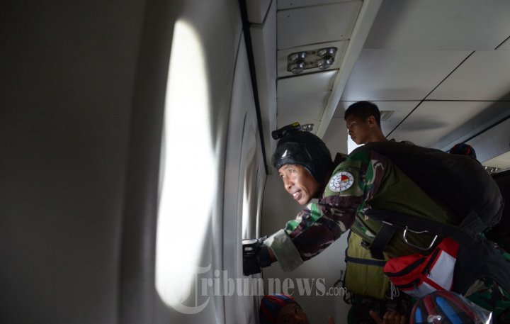 Marinir Yontaifib-1 Melakukan Combat Freefall