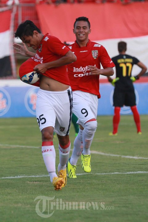 Martinus Lakukan Selebrasi Usai Cetak Gol