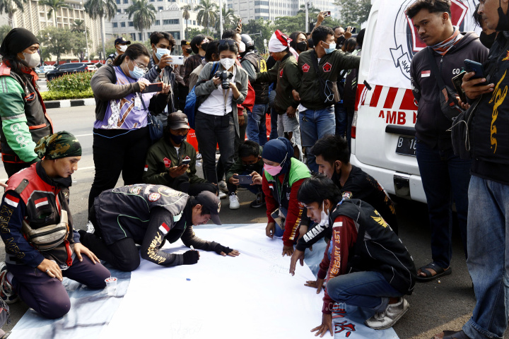 Masa Dari BOM Lakukan Aksi Tanpa Kata