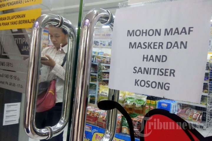 Masker dan Hand Sanitizer Langka di Malang