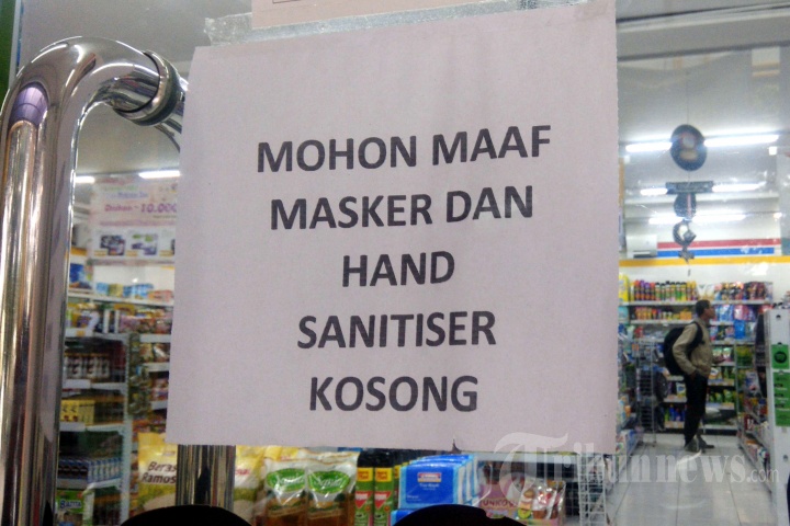 Masker dan Hand Sanitizer Langka di Malang