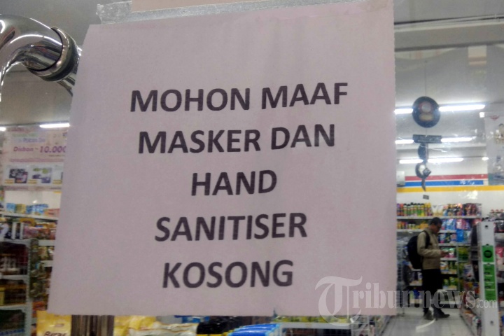 Masker dan Hand Sanitizer Langka di Malang