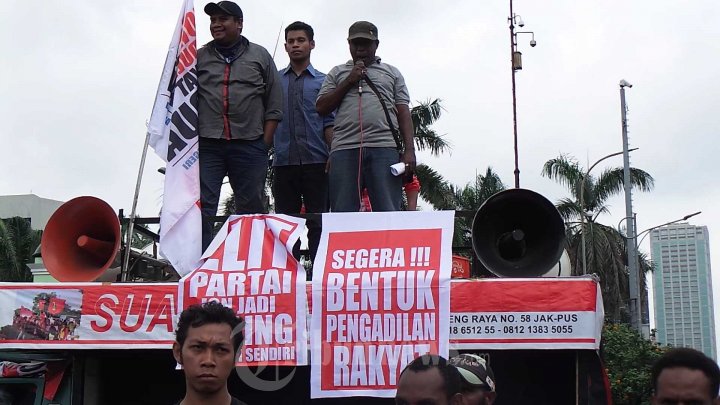 Massa KPRP Demo Freeport Dukung Perpanjangan Kontrak
