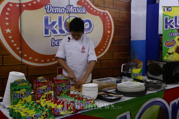 Master Chef Indonesia Anderson Demo Masak Biskuit Klop