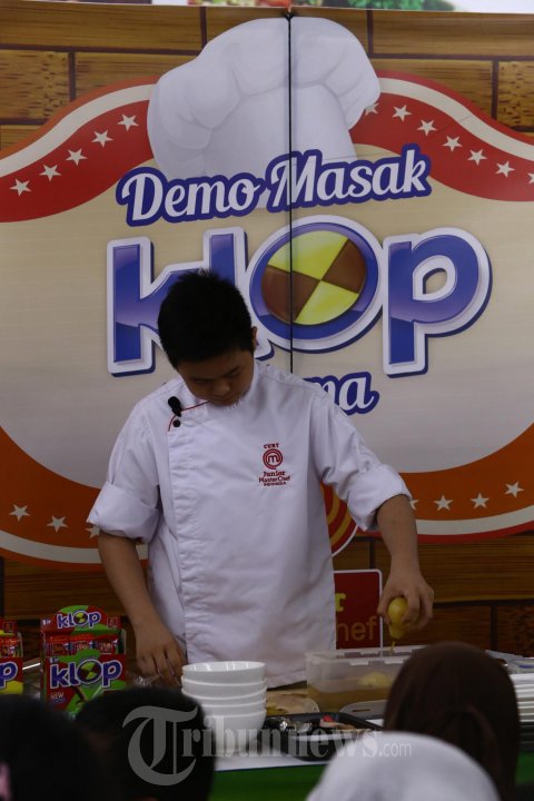 Master Chef Indonesia Anderson Demo Masak Biskuit Klop