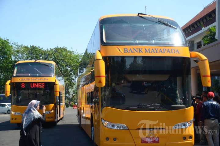 Mayapada Bantu 2 Bus Tingkat ke Pemkot Surabaya