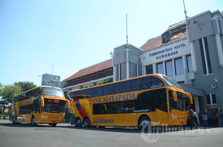 Mayapada Bantu 2 Bus Tingkat ke Pemkot Surabaya