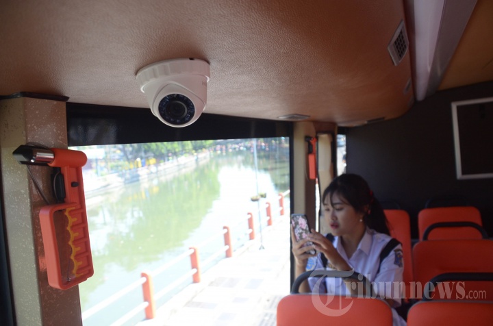 Mayapada Bantu 2 Bus Tingkat ke Pemkot Surabaya