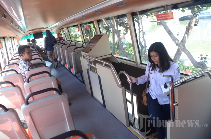 Mayapada Bantu 2 Bus Tingkat ke Pemkot Surabaya
