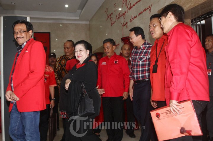 Megawati Mengantar Ahok-Djarot Daftar Pilkada DKI