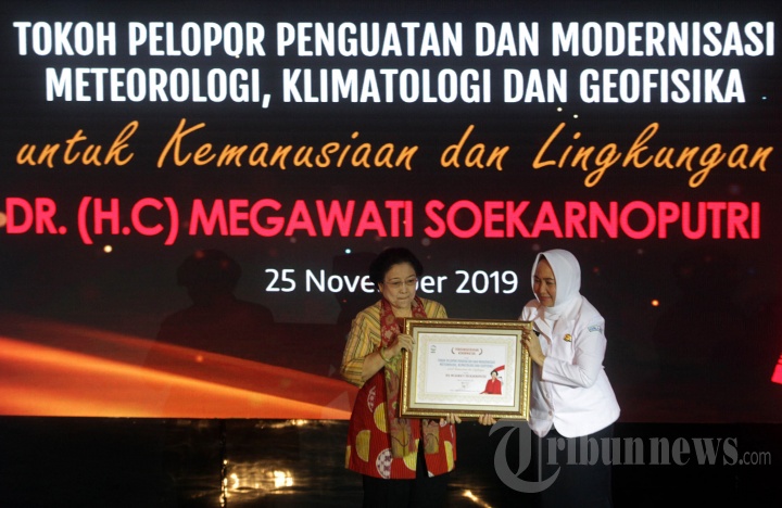Megawati Raih Penghargaan dari BMKG