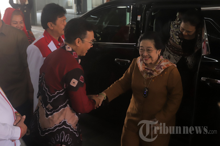Megawati Soekarnoputri Tiba di Menara Kompas