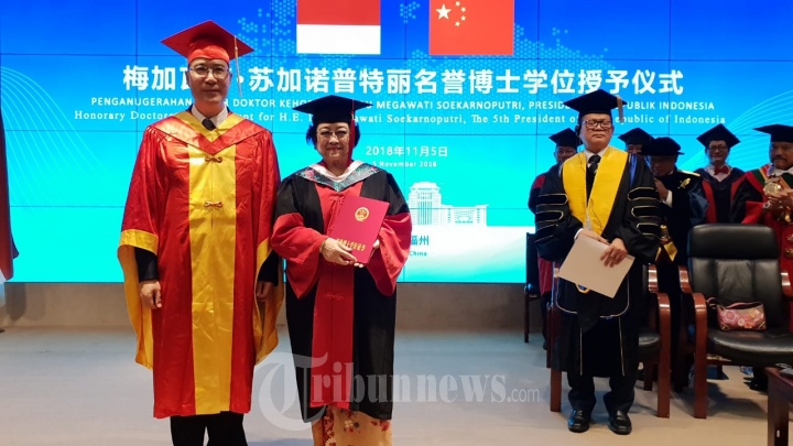 Megawati Terima Gelar Doktor Kehormatan Fujian Normal University