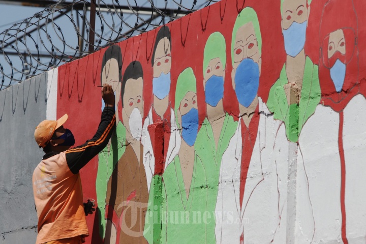 Melawan Corona Lewat Mural