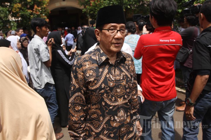 Melayat Tuty Alawiyah