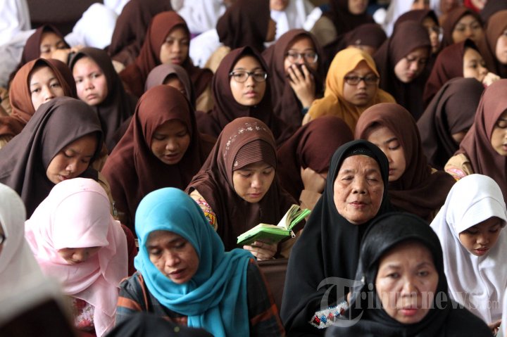 Melayat Tuty Alawiyah