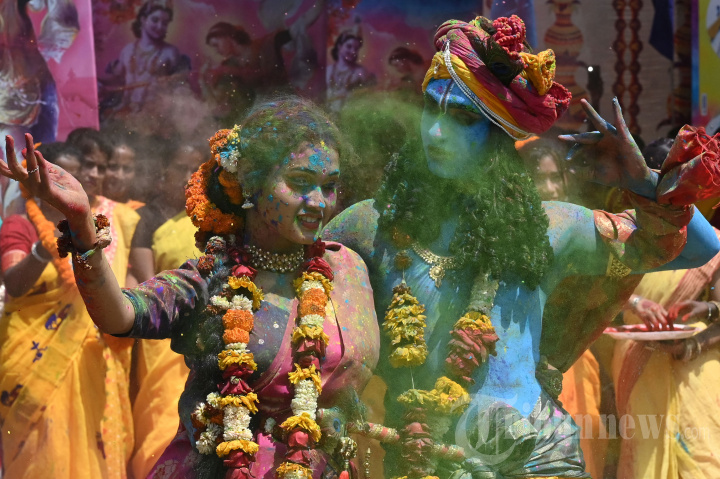 Melihat Festival Holi di India yang Penuh Warna