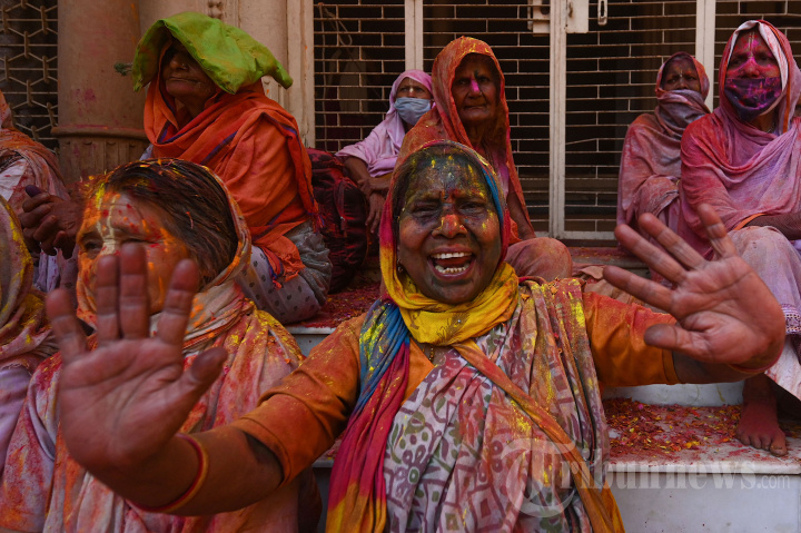Melihat Festival Holi di India yang Penuh Warna