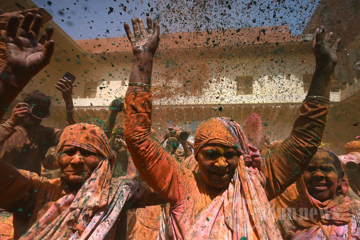 Melihat Festival Holi di India yang Penuh Warna