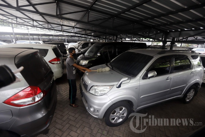 Melihat Gudang Pegadaian Mobil Terbesar di Indonesia