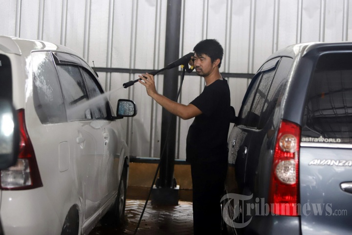 Melihat Gudang Pegadaian Mobil Terbesar di Indonesia