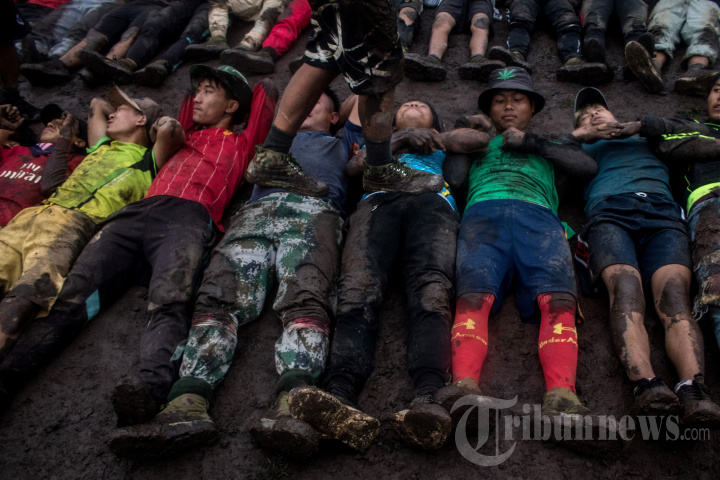 Melihat Kamp Pelatihan Penentang Junta Militer Myanmar