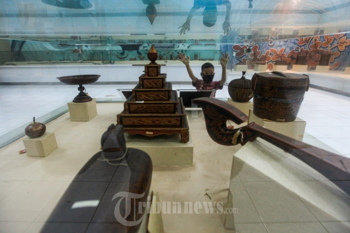 Melihat Koleksi Sejarah Di Museum Balaputra Dewa