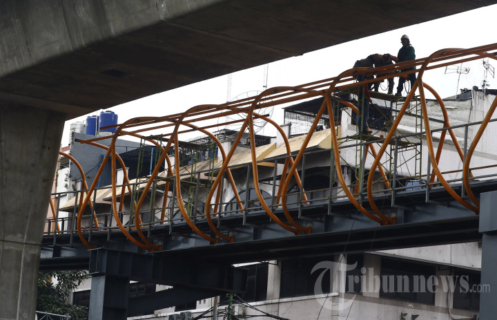 Melihat Pembangunan Skywalk Kebayoran Lama