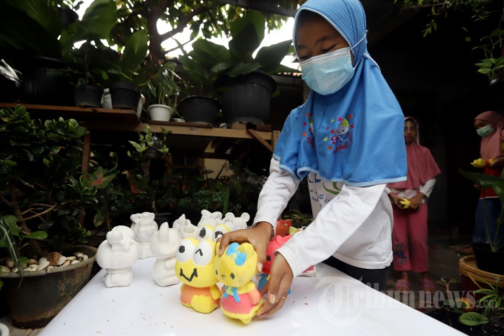 Melihat Pembuatan Celengan Karakter
