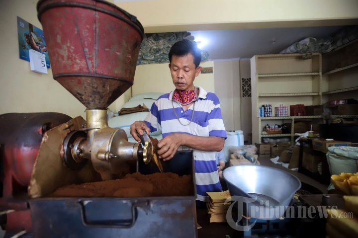 Melihat Pengolahan Bis Kota, Kopi Legendaris dari Jatinegara