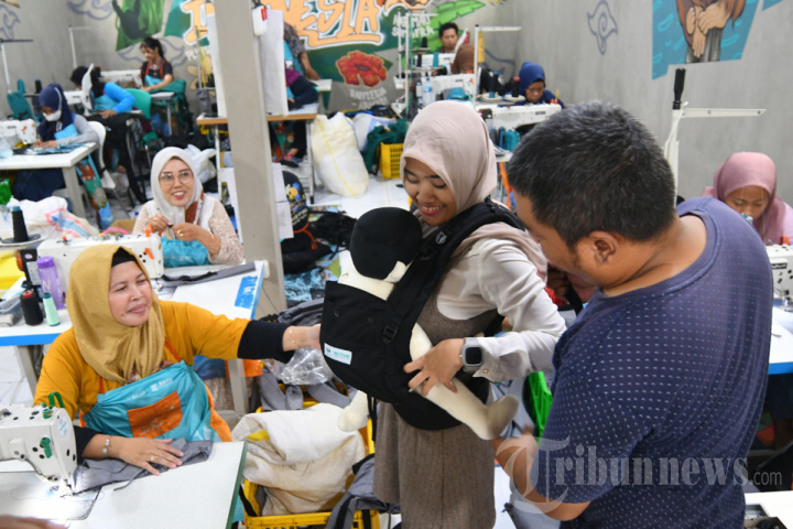 Melihat Produksi Gendongan Bayi di Malang