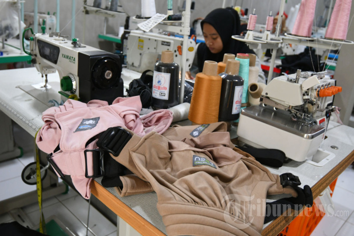 Melihat Produksi Gendongan Bayi di Malang