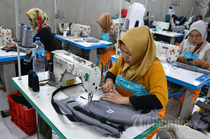 Melihat Produksi Gendongan Bayi di Malang