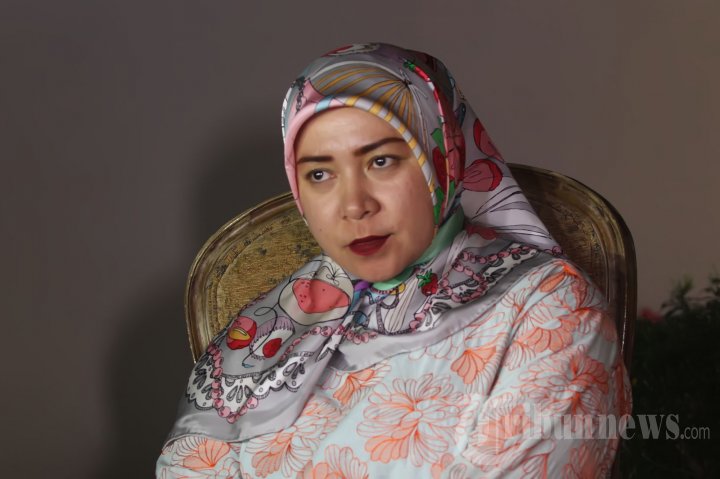 Musisi Melly Goeslaw saat ditemui pada proses rekaman single Krisdayanti yang berjudul 'Surga Yang Tak Dirindukan' di Taman Puri Bintaro, Sektor 9, Tanggerang, Jumat (8/5/2015). Melly Goeslaw senang dapat menciptakan single untuk sahabatnya yang akan dipakai untuk Soudtrack film 'Surga Yang Tak Dirindukan'. 