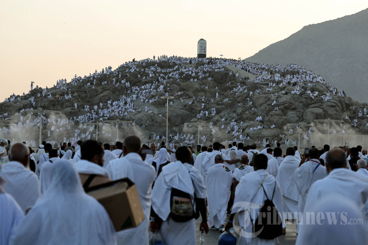 Memanjatkan Doa di Bukit Kasih Sayang
