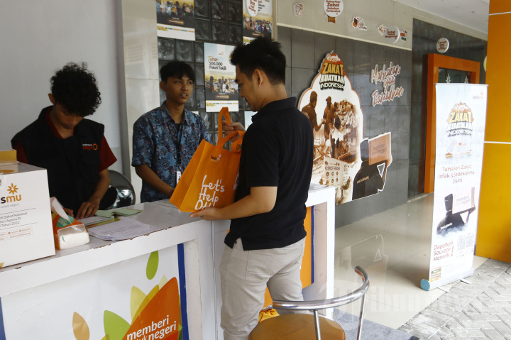 Membayar Zakat Fitrah