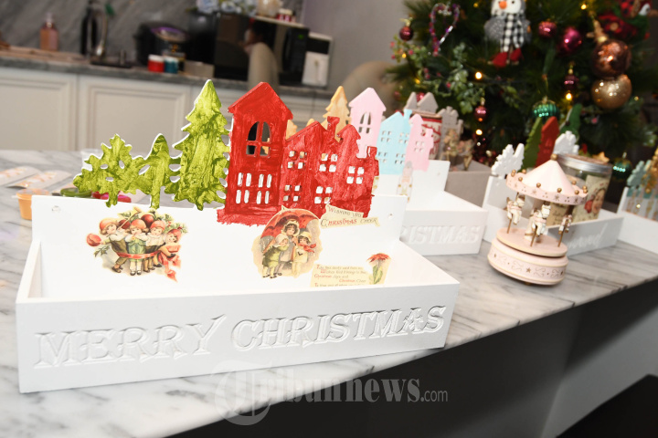 Membuat Kreasi Christmas Box Sambut Natal 2021